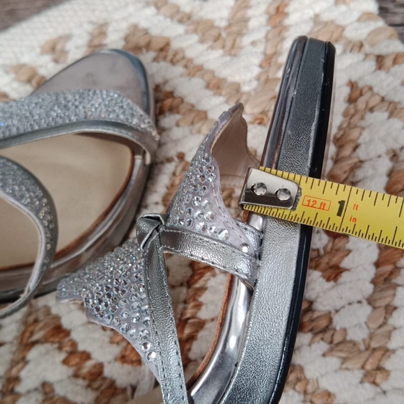 E !Live from the red carpet heels - Picture 8 of 16